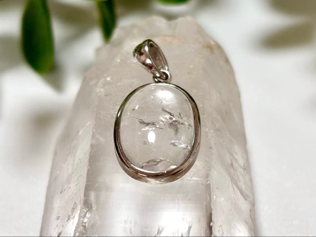 究極品質　オパール最高峰の希少価値　エメラルドグリーンハイアライトオパールのPT