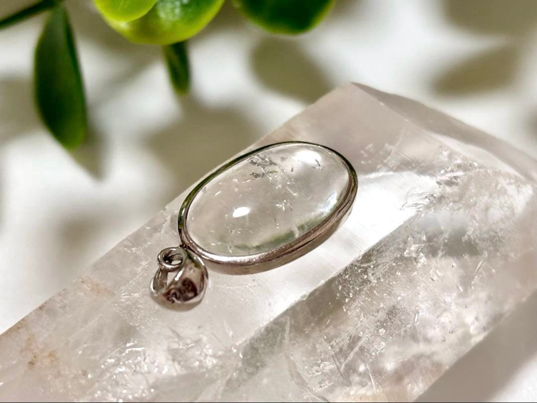 究極品質　オパール最高峰の希少価値　エメラルドグリーンハイアライトオパールのPT