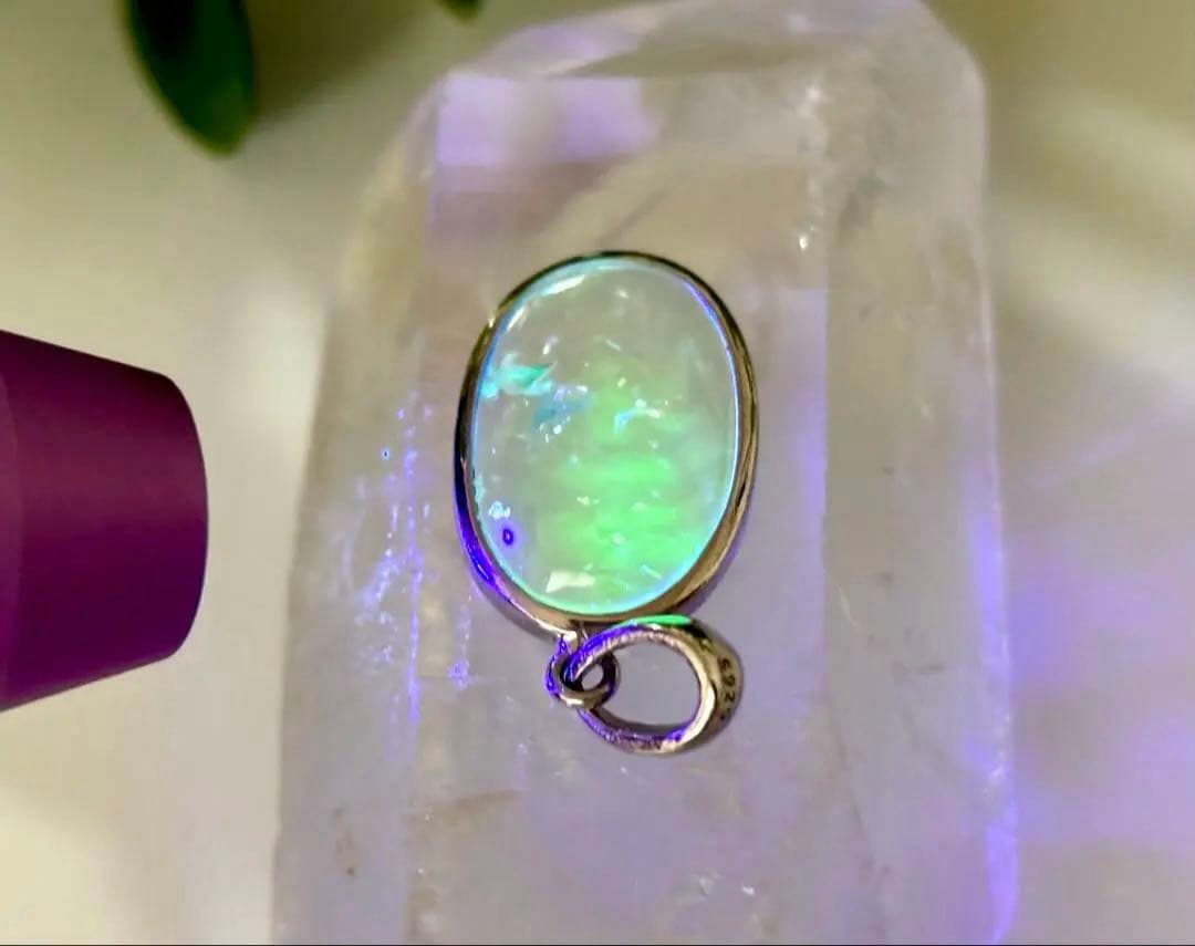 究極品質　オパール最高峰の希少価値　エメラルドグリーンハイアライトオパールのPT