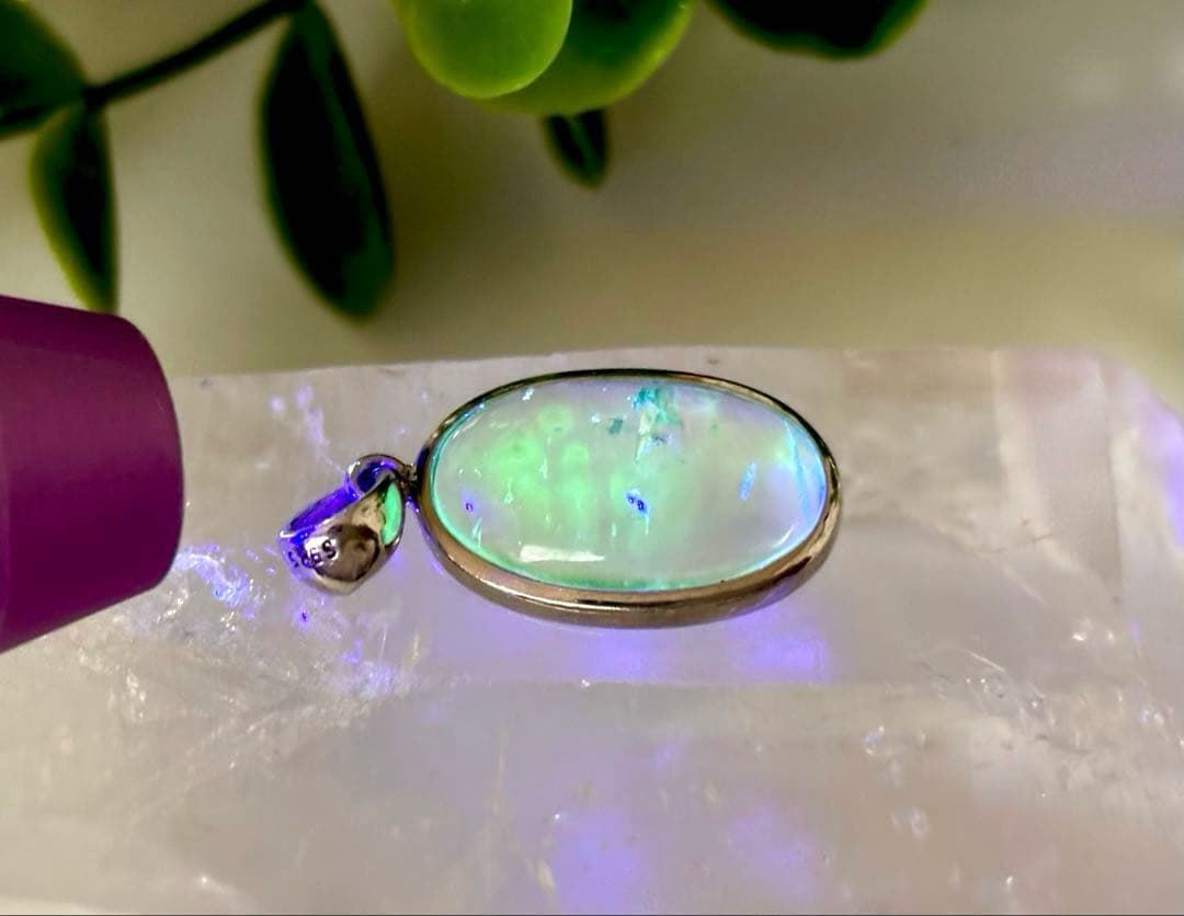 究極品質　オパール最高峰の希少価値　エメラルドグリーンハイアライトオパールのPT