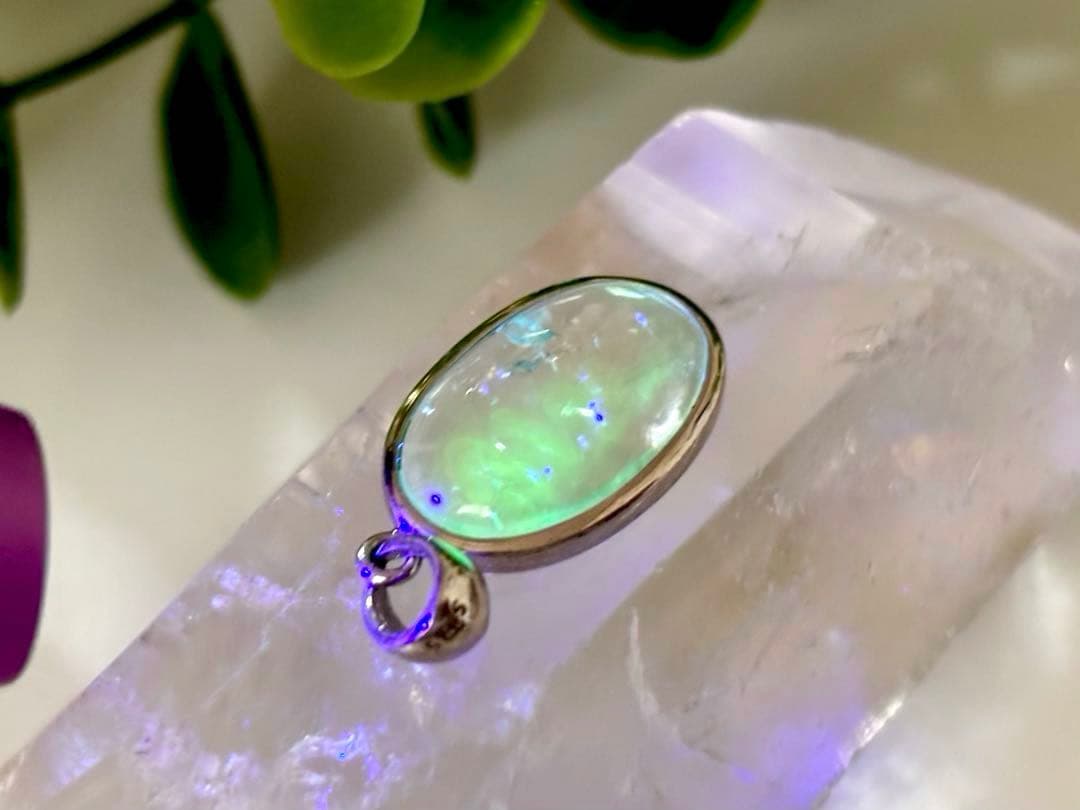 究極品質　オパール最高峰の希少価値　エメラルドグリーンハイアライトオパールのPT