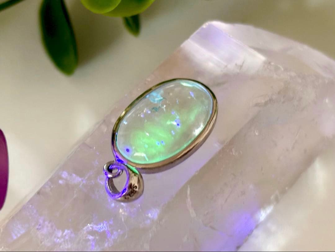 究極品質　オパール最高峰の希少価値　エメラルドグリーンハイアライトオパールのPT