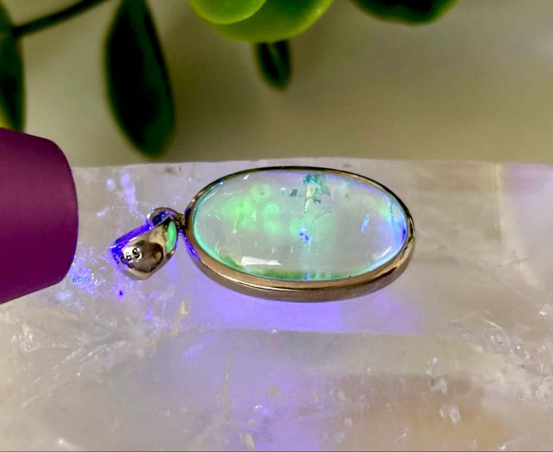 究極品質　オパール最高峰の希少価値　エメラルドグリーンハイアライトオパールのPT