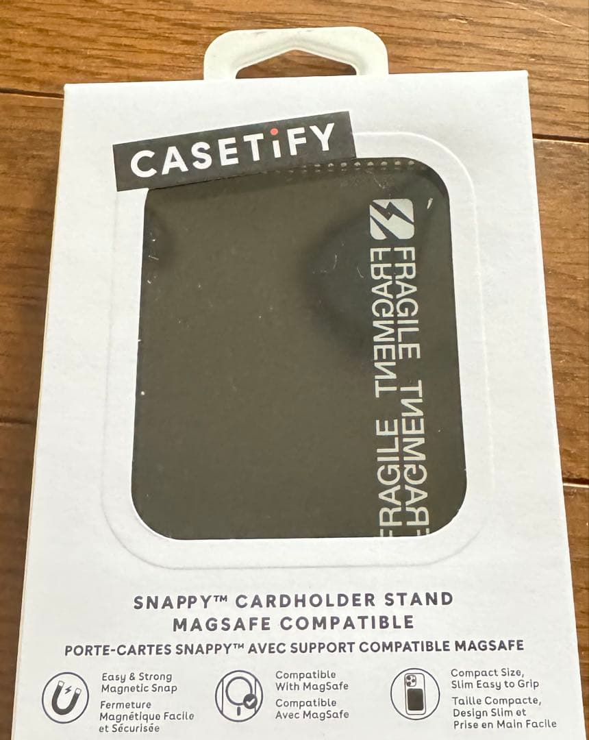 完売品fragment xxx Snappy™ Cardholder Stand