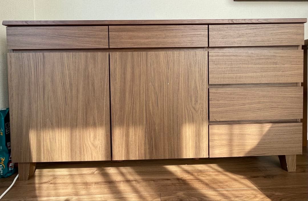 ISSEIKI 木製キャビネット モダンデザイン