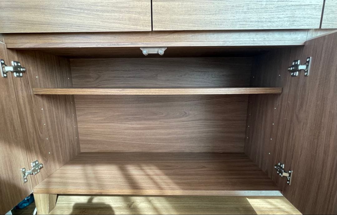 ISSEIKI 木製キャビネット モダンデザイン