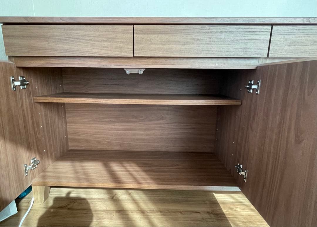 ISSEIKI 木製キャビネット モダンデザイン