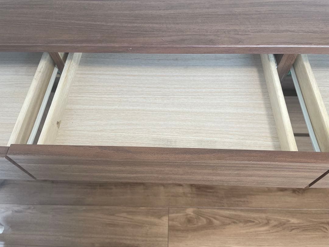 ISSEIKI 木製キャビネット モダンデザイン