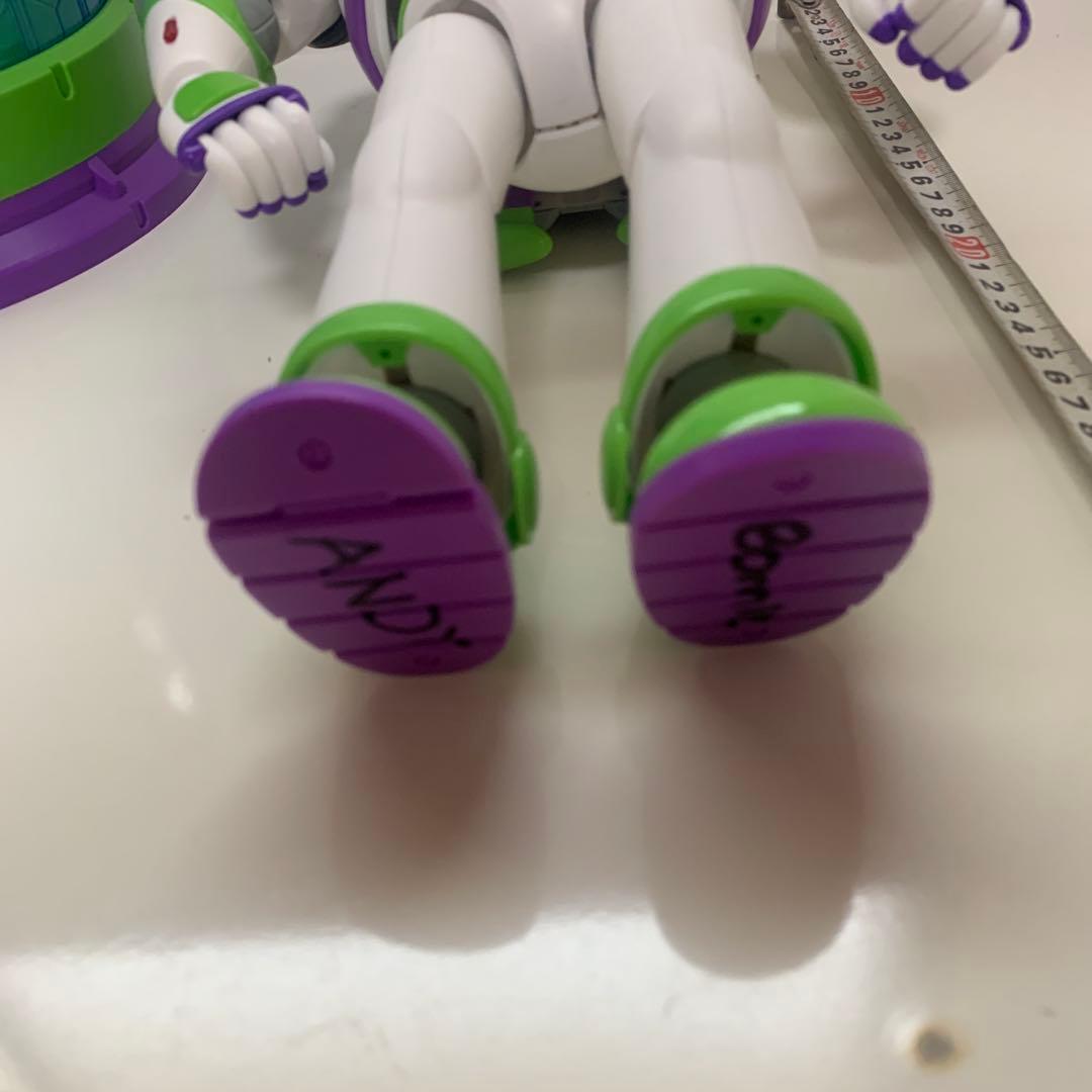 トイストーリー　バズ　バターカップ　おもちゃ