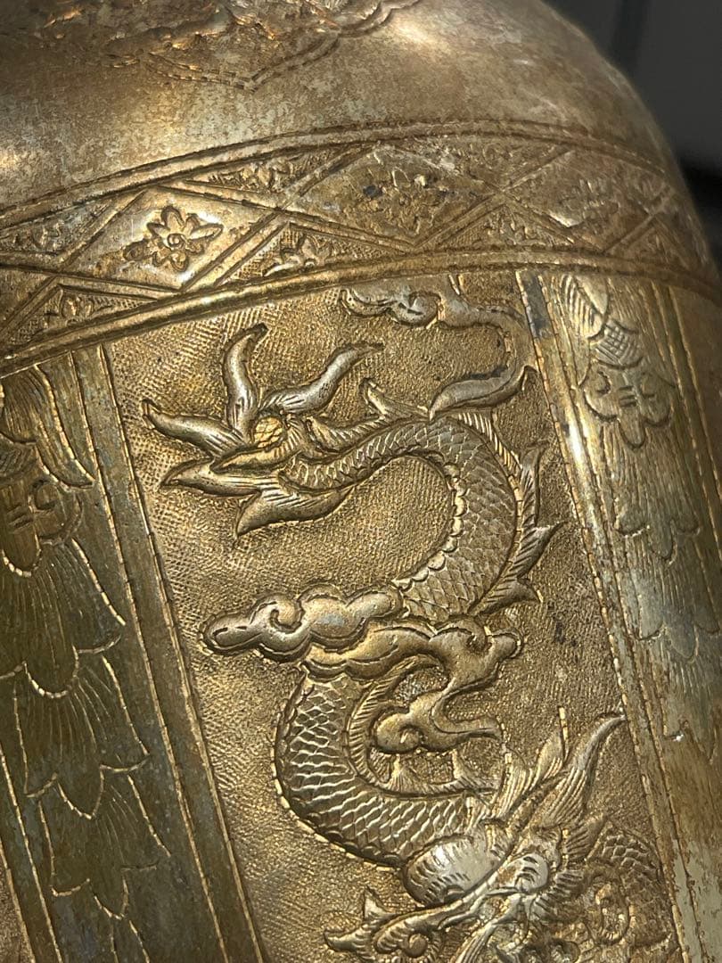 ダ*吉様 金属製 龍と鳳の模様 花瓶 約30cm 手打ち