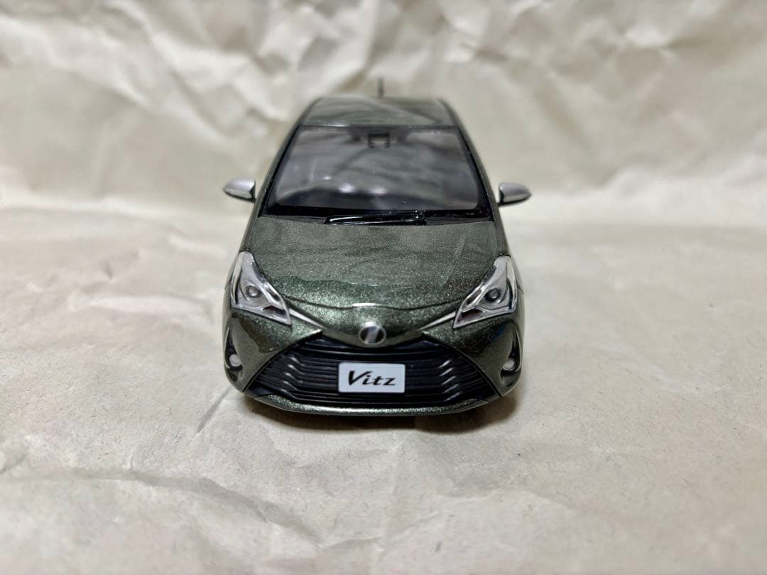 vitz後期(最終型) カラーサンプル ミニカー オリーブマイカ 専用箱付