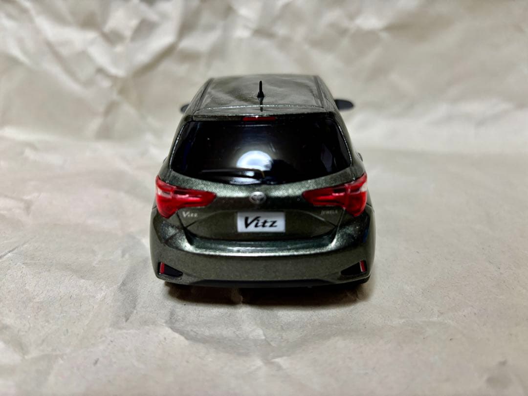 vitz後期(最終型) カラーサンプル ミニカー オリーブマイカ 専用箱付