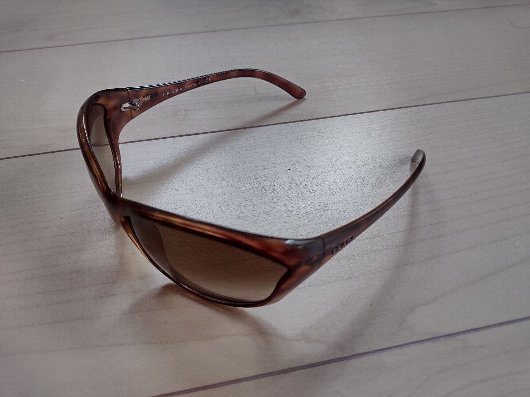 Prada プラダ　サングラス　25GS-4BW651