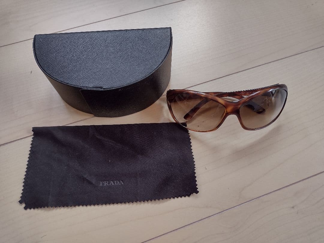Prada プラダ　サングラス　25GS-4BW651