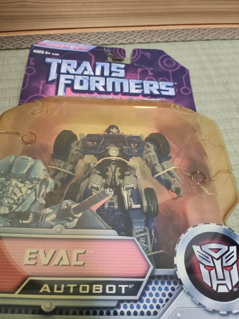 トランスフォーマー EVAC AUTOBOT フィギュア　未開封