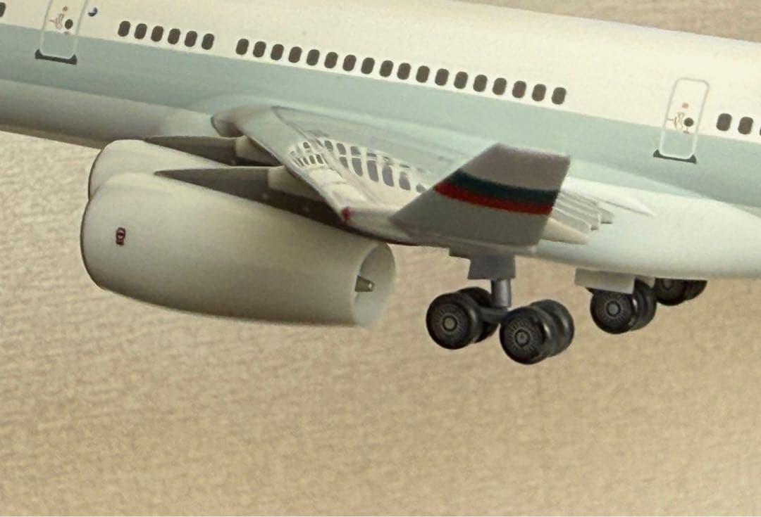 キャセイパシフィック航空A340-300 飛行機模型