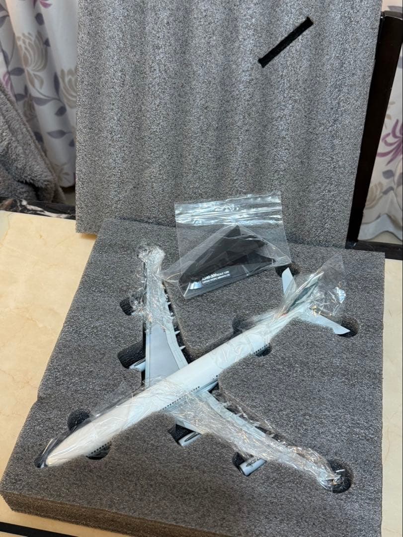 キャセイパシフィック航空A340-300 飛行機模型