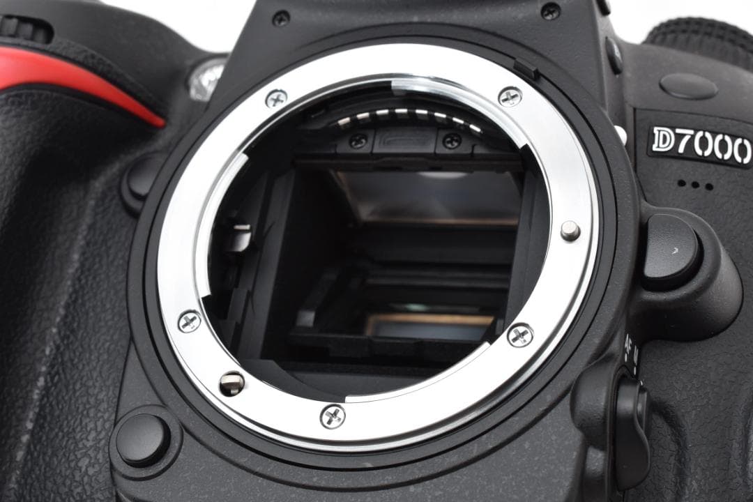 ■ 美品・極少ショット数1786回 ■ ニコン Nikon D7000 ボディ