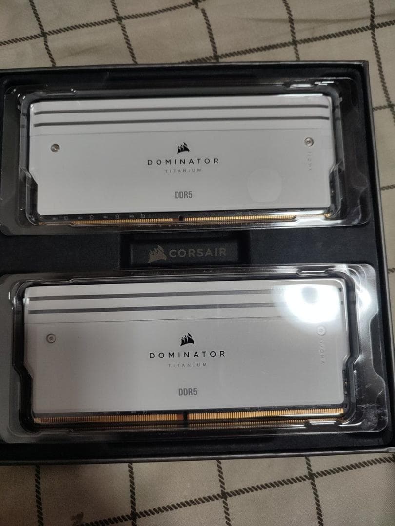 CORSAIR DDR5 CMP64GX5M2B6000Z30W　64GB