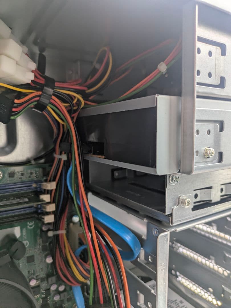 動作確認済み鼻毛鯖　NEC Express5800/110g ケーブル付属