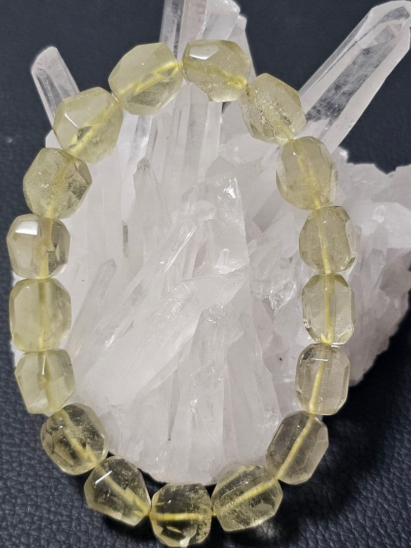 ⭐人気商品⭐希少⭐リビアングラス　タンブルカット　ブレスレット