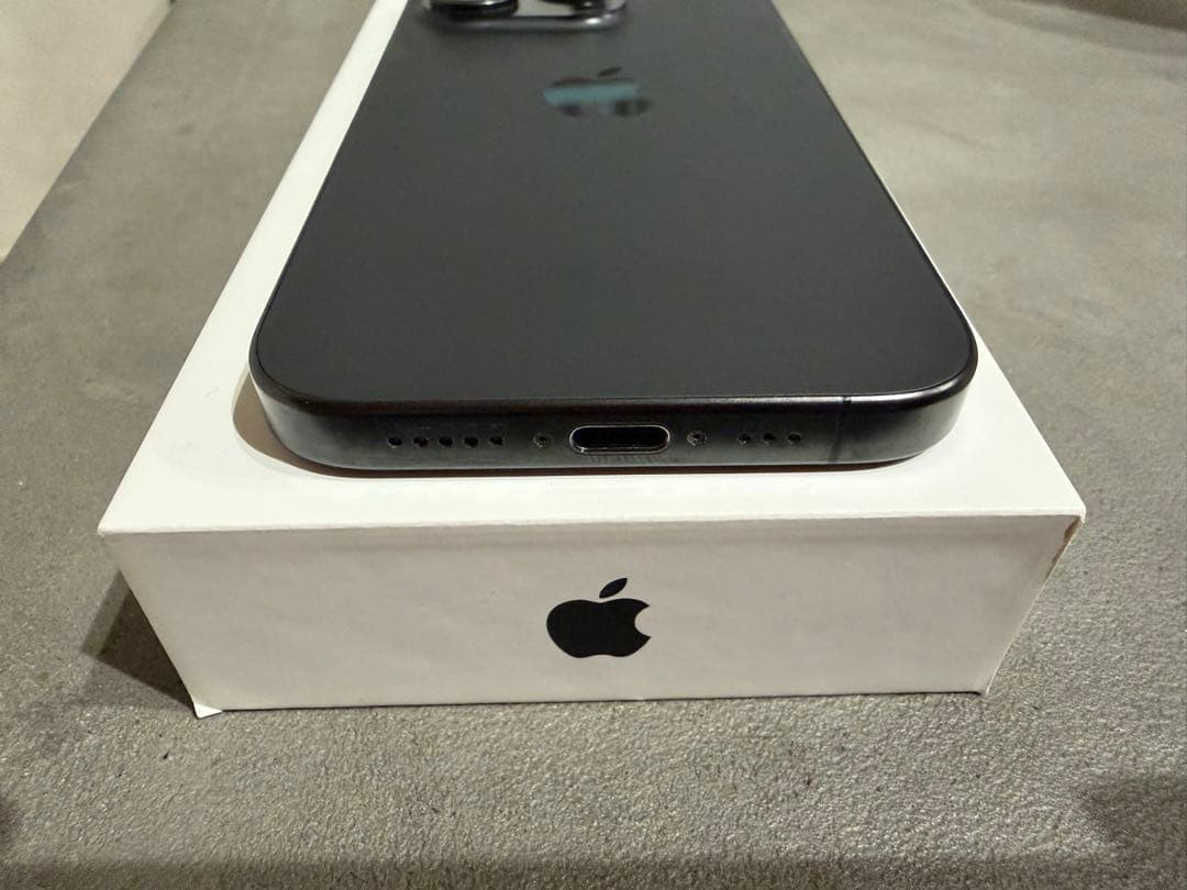 iPhone15 Pro 128GB ブラックチタニウム Apple