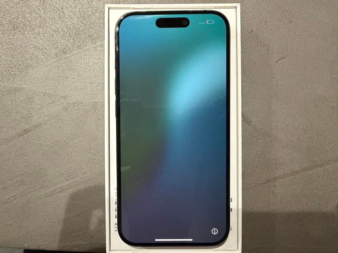 iPhone15 Pro 128GB ブラックチタニウム Apple