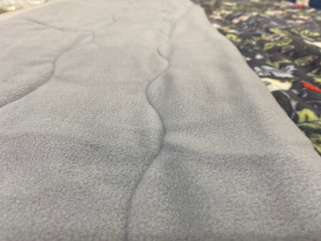 ロマンス　合繊肌掛けふとん・毛布タッチ・いちご泥棒・V &A・シングルサイズ