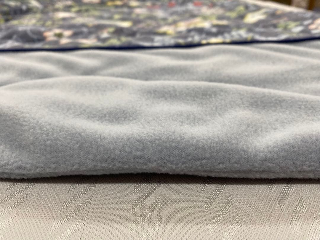 ロマンス　合繊肌掛けふとん・毛布タッチ・いちご泥棒・V &A・シングルサイズ