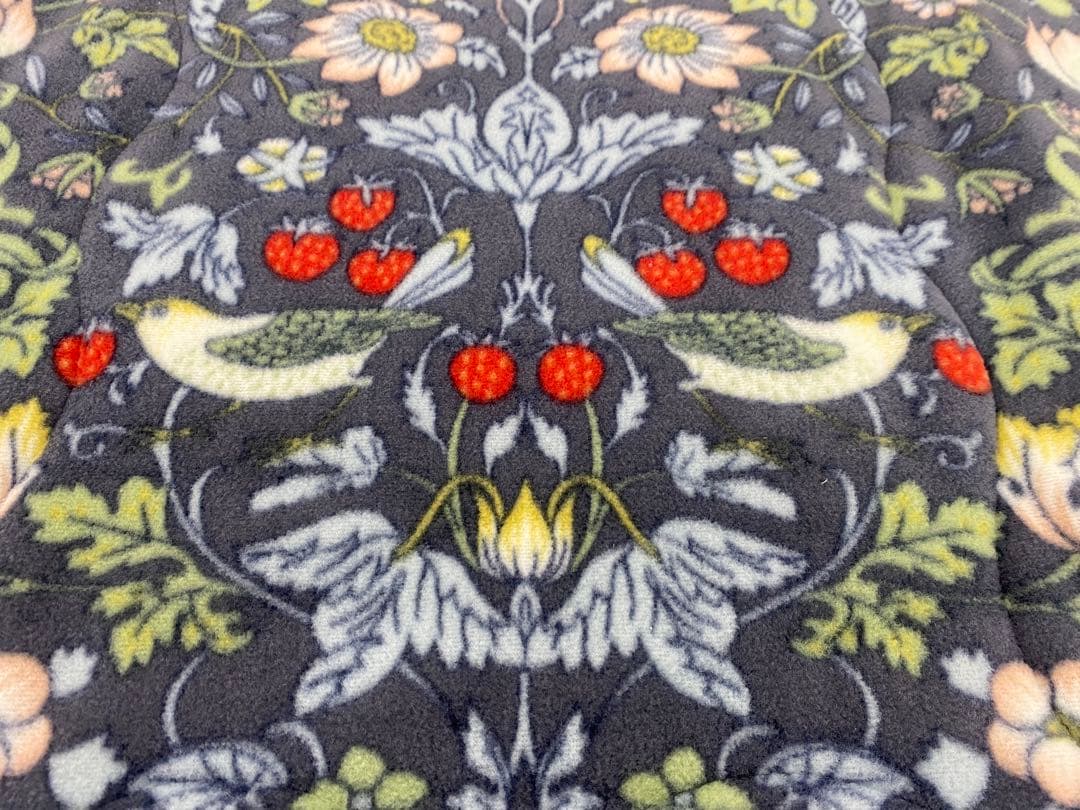 ロマンス　合繊肌掛けふとん・毛布タッチ・いちご泥棒・V &A・シングルサイズ