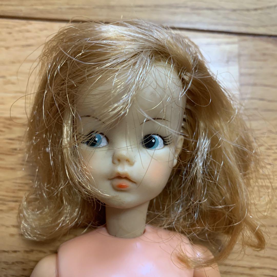 女の子　お人形