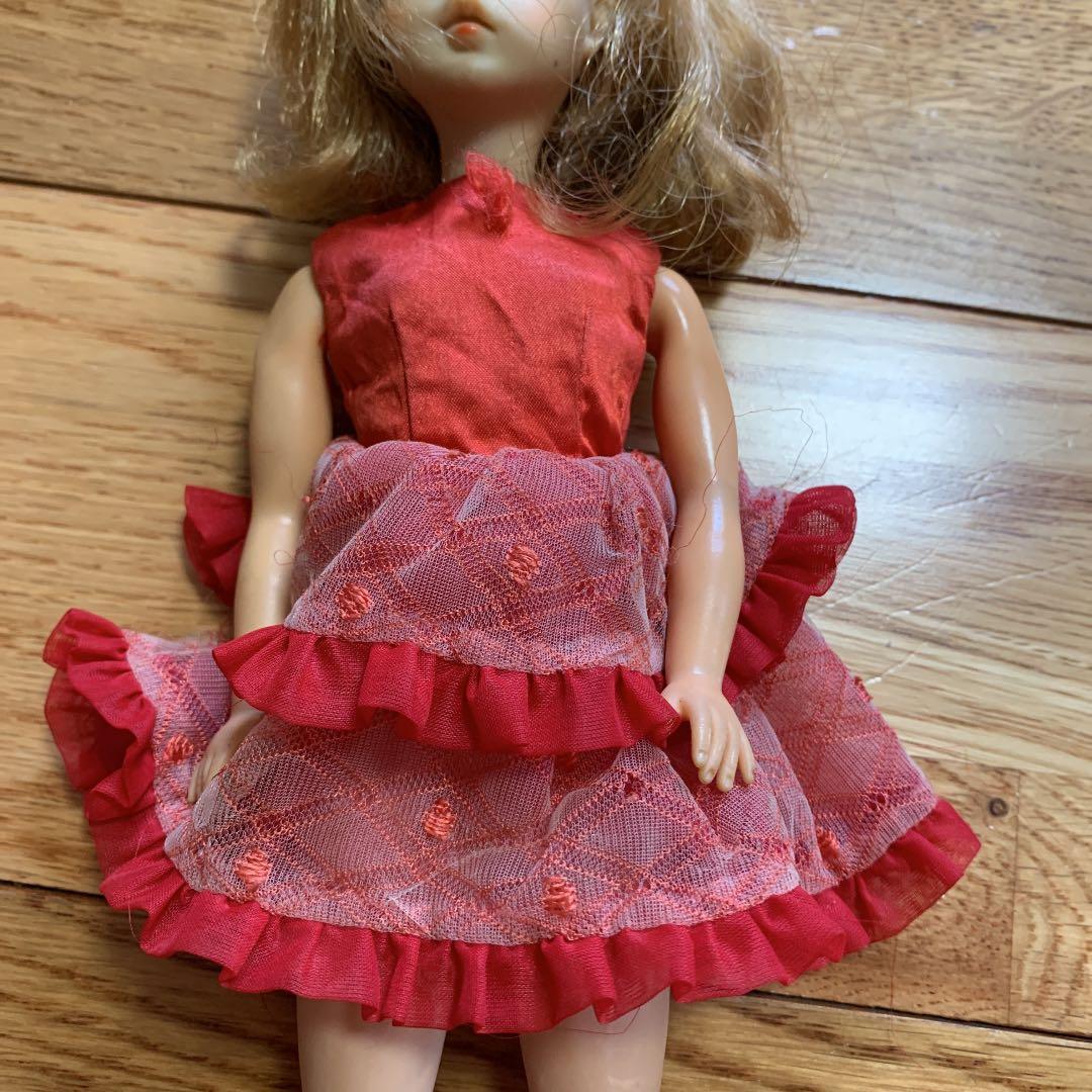 女の子　お人形