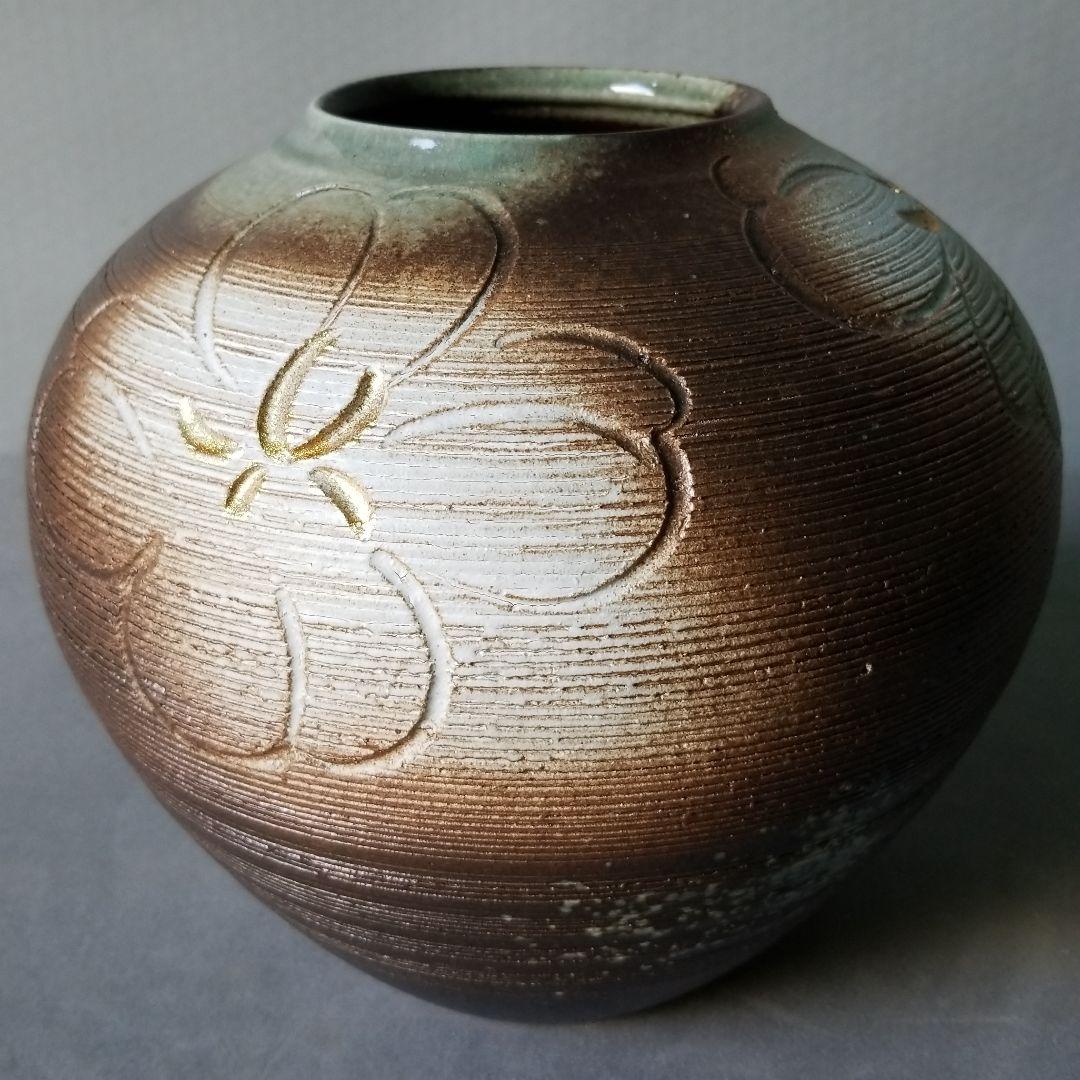 木箱入り 信楽焼 花瓶 花入れ 金彩クシ目花彫 直径２２cm