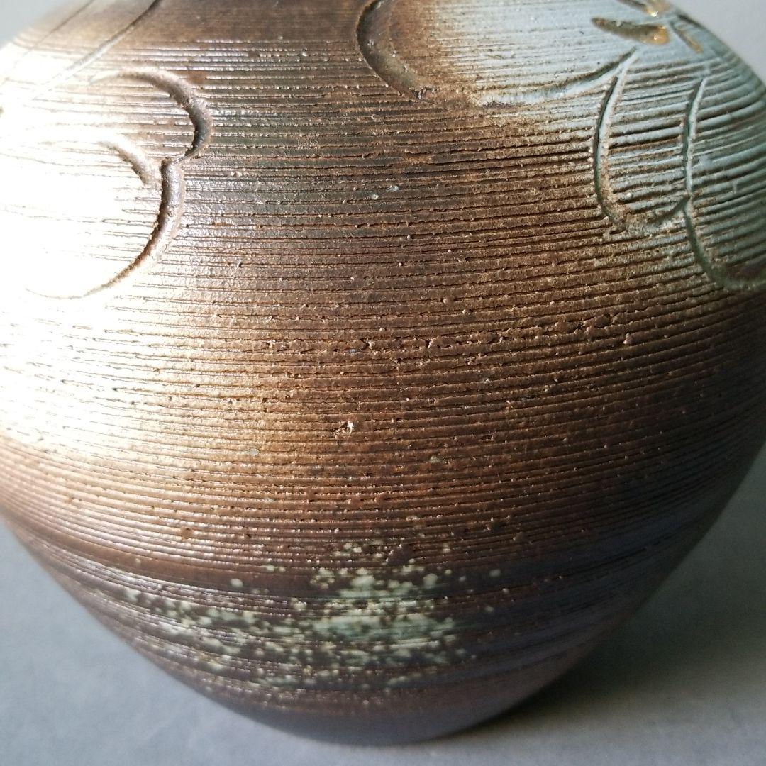 木箱入り 信楽焼 花瓶 花入れ 金彩クシ目花彫 直径２２cm