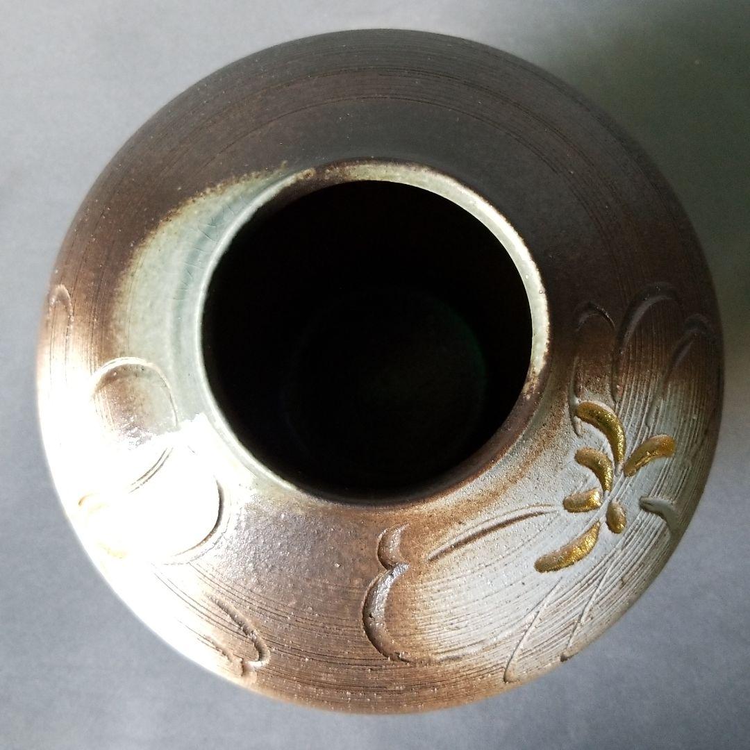 木箱入り 信楽焼 花瓶 花入れ 金彩クシ目花彫 直径２２cm