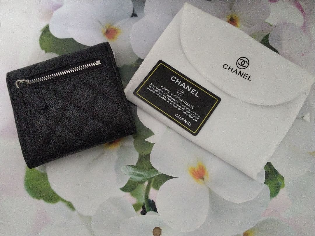 CHANEL 三つ折り財布 ブラック(キャビアスキン本革)♥値下げ32000→