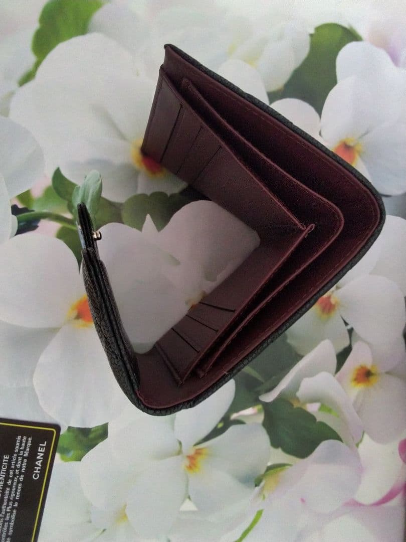 CHANEL 三つ折り財布 ブラック(キャビアスキン本革)♥値下げ32000→