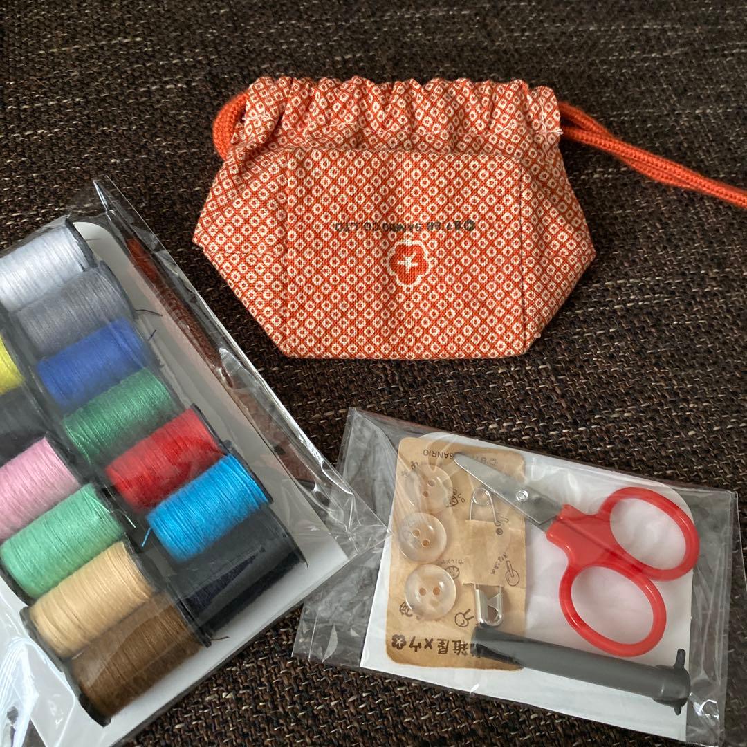 サンリオレトロ ウメ屋雑貨店 筆箱 缶ペンケース 裁縫セット 昭和ファンシー