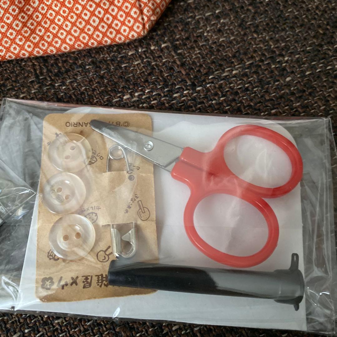 サンリオレトロ ウメ屋雑貨店 筆箱 缶ペンケース 裁縫セット 昭和ファンシー