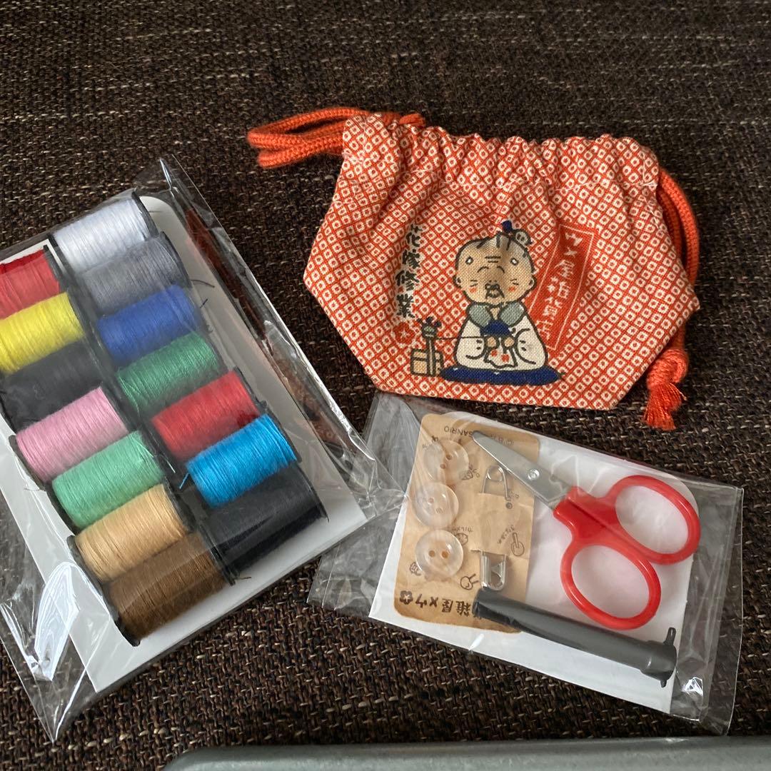 サンリオレトロ ウメ屋雑貨店 筆箱 缶ペンケース 裁縫セット 昭和ファンシー