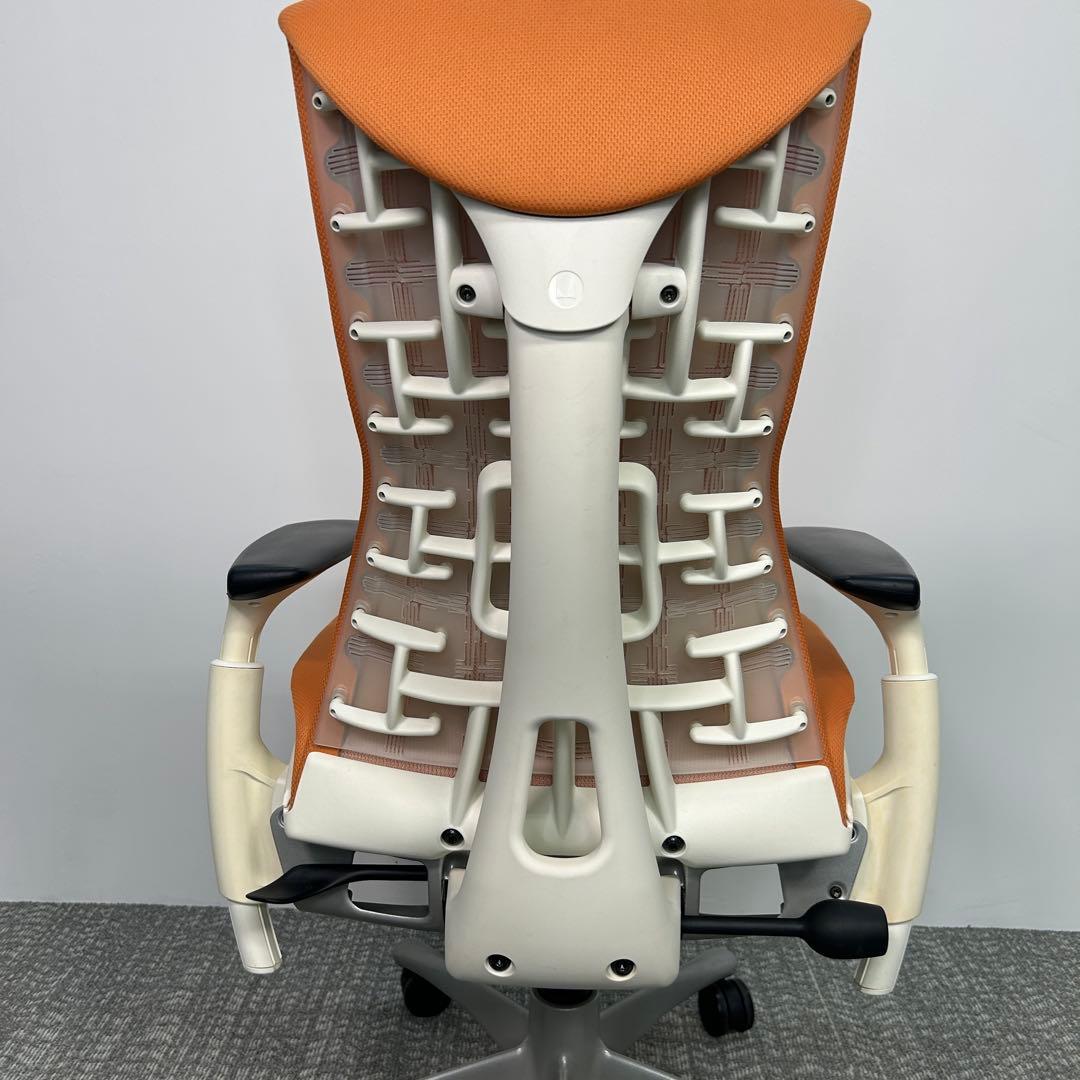 Q. エンボディチェア 最高級 ハーマンミラー オレンジ系　　Embody