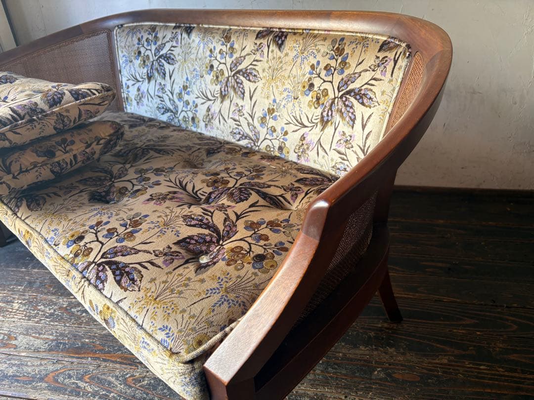 マルニ 花柄クッションの2人掛けソファ maruni