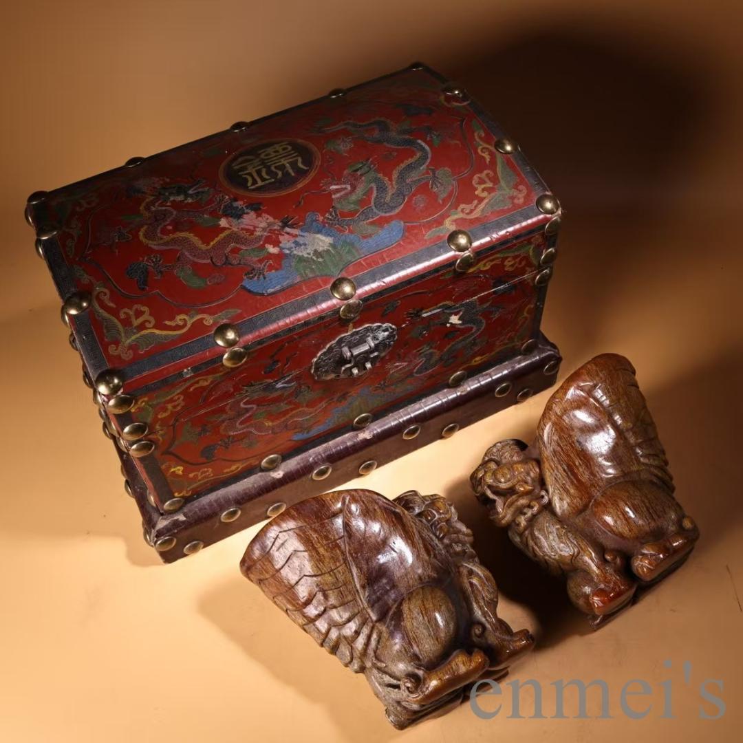 中国古美術 旧蔵『清代 牛角 獸酒杯 一対』酒具 高浮彫 老漆器箱付 文房置物