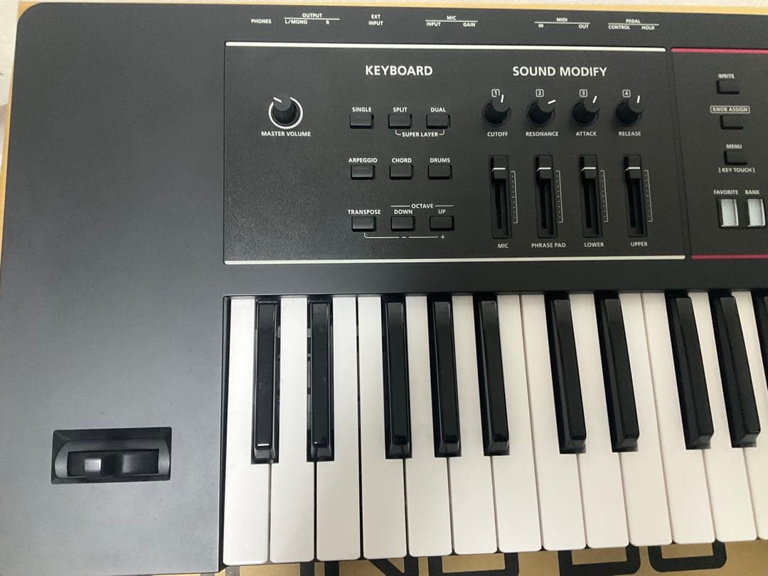 鍵盤楽器 Roland JUNO-D6