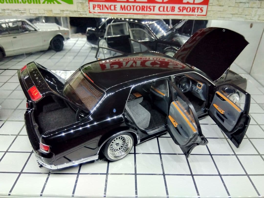 1/18 AUTOart トヨタ センチュリー 神威 (UWG60) カスタム