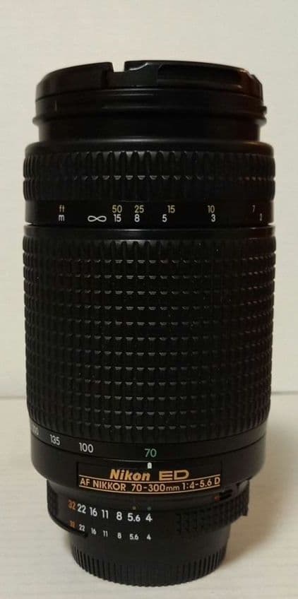ニコン　レンズ　ED　AF　NIKKOR　70-300mm　1:4-5.6D