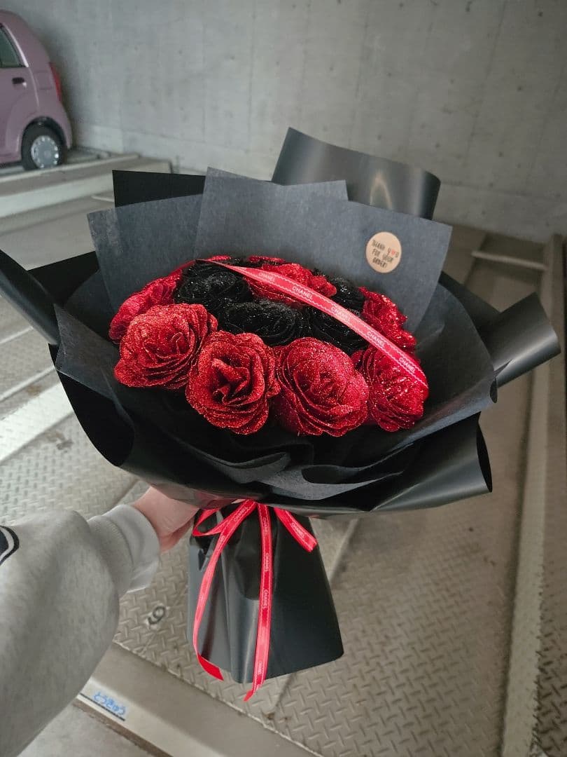 赤と黒のプリザーブドフラワー花束卒業花束　卒業ブーケ
