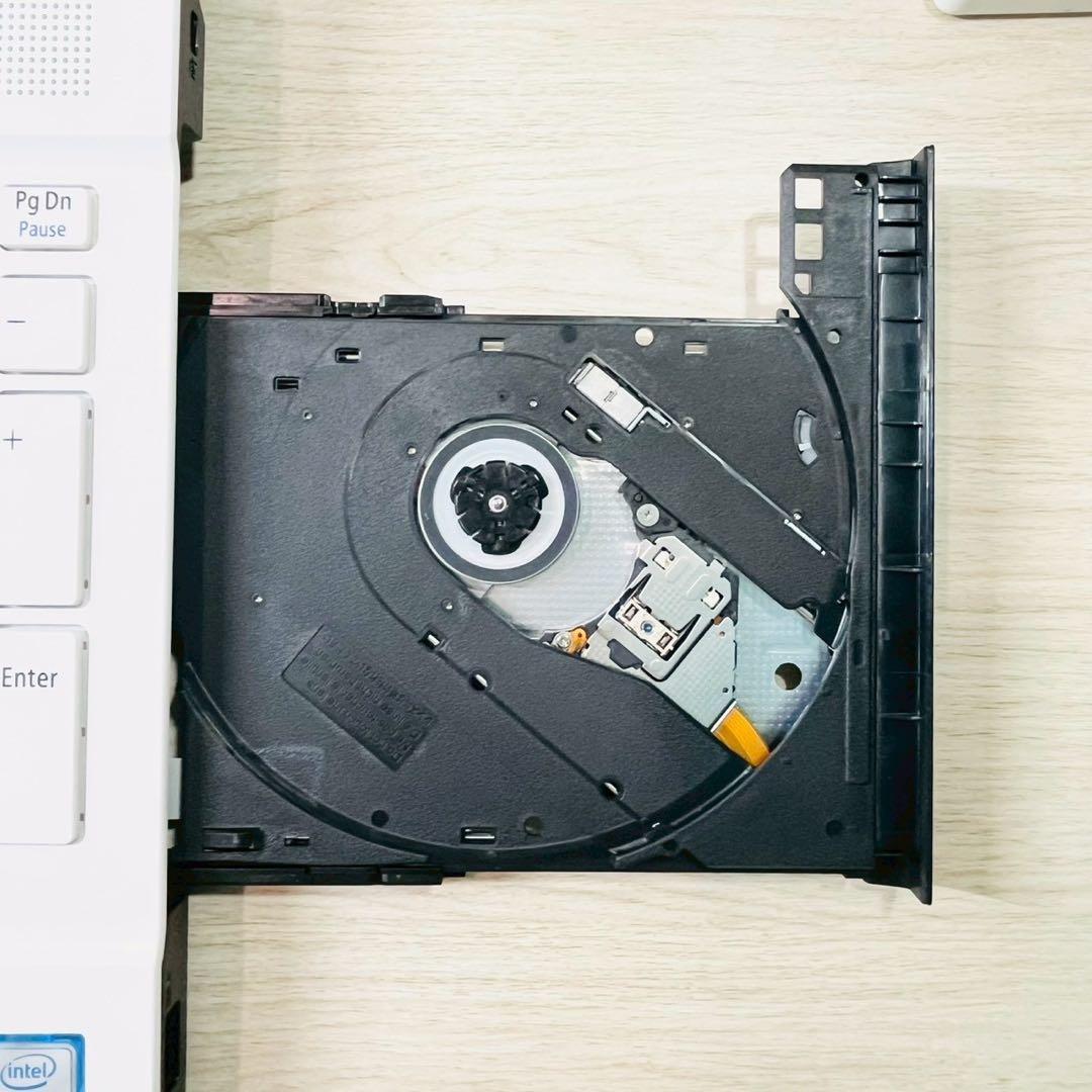 爆速SSD✨Windows11 ノートパソコン オフィス カメラ i5 白