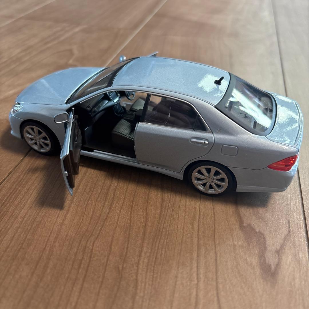【非売品】TOYOTA クラウン　色見本ミニカーライトブルーマイカメタリック