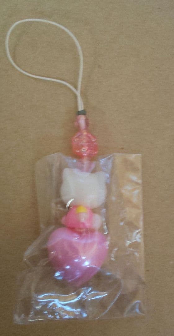 ハローキティ ハート型鈴ストラップ